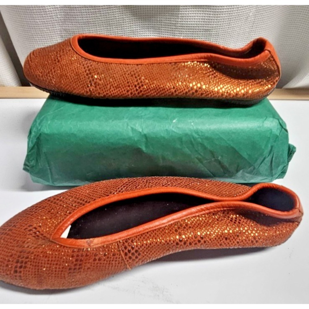 KOKUA Spanish made orange embossed metallic dots leather‎ ballet flats Sz 39/US8